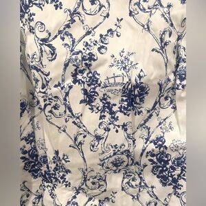 Beautiful NWT Blue and White Toile Shift Dress